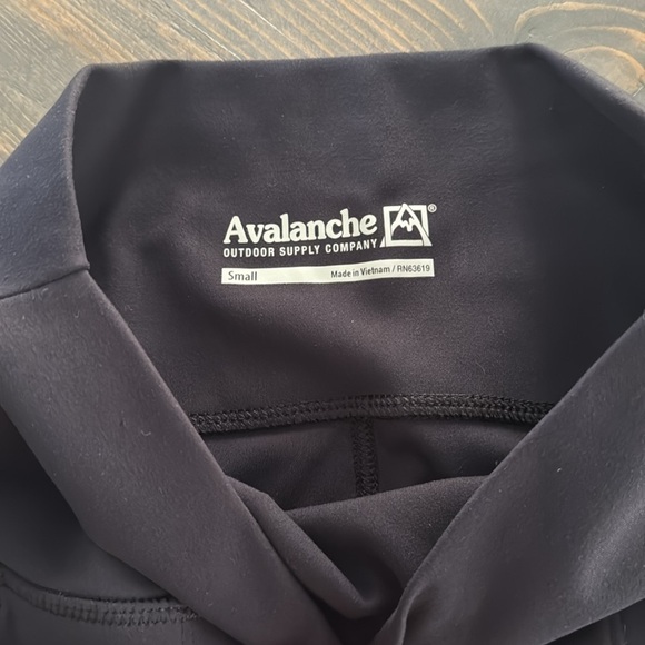 NWOT women’s size small black Avalanche cargo style leggings - Picture 4 of 6